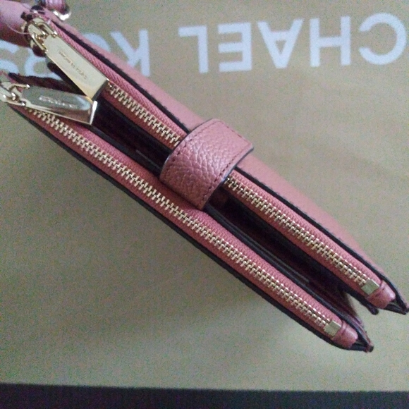 NWT MICHAEL KORS DOUBLE ZIP WRISTLET 8 IPHONE CASE - Picture 5 of 8